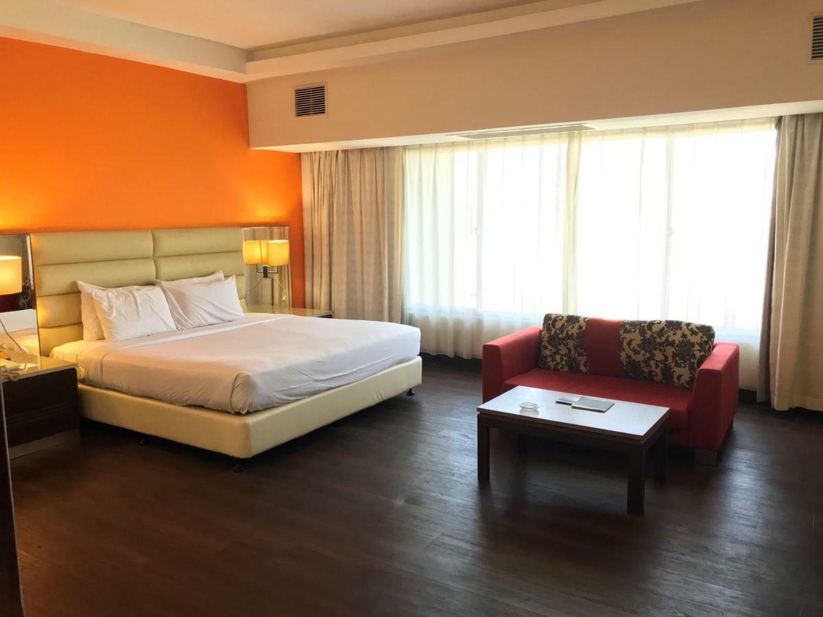 Holiday Villa Hotel & Suites Subang Subang Jaya Exterior photo